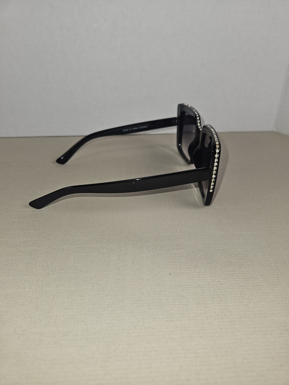 Black Oversized Square Women's Sunglasses - Picture 6 of 11